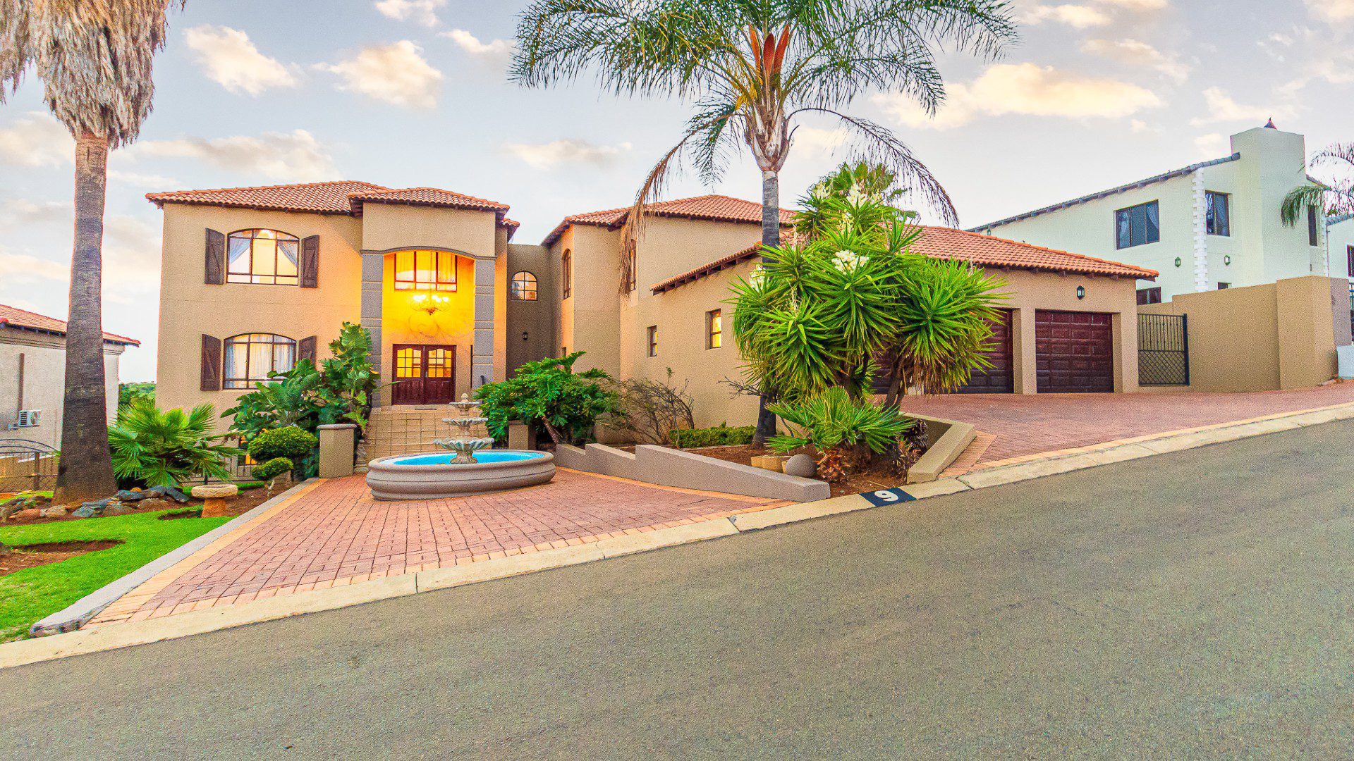 Meyersdal Crest Estate Luxurious 4 Bedroom Double Storey Family Home Meyersdal Crest Estate Luxurious 4 Bedroom Double Storey Family Home