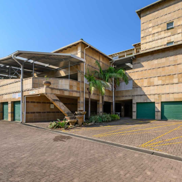 Margate - Beachfront, Fully Furnished 3-Bed Apartment. - Image 2