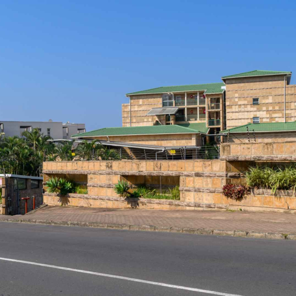 Margate - Beachfront, Fully Furnished 3-Bed Apartment. - Image 3